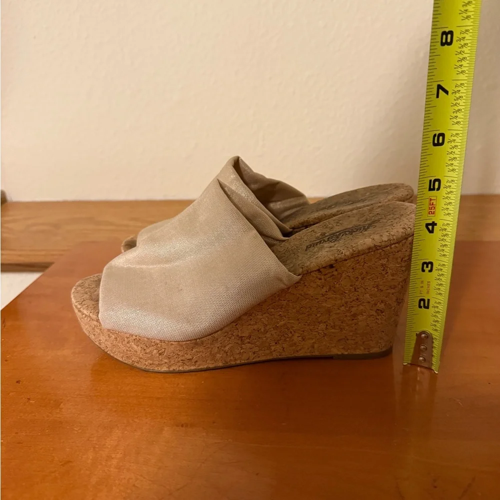 Lucky Brand Women's Gold Metallic Wedge‎ Slip-On Sandals